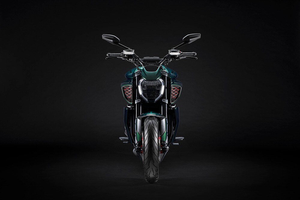 Ducati e Bentley: due serie davvero speciali per la Diavel V4